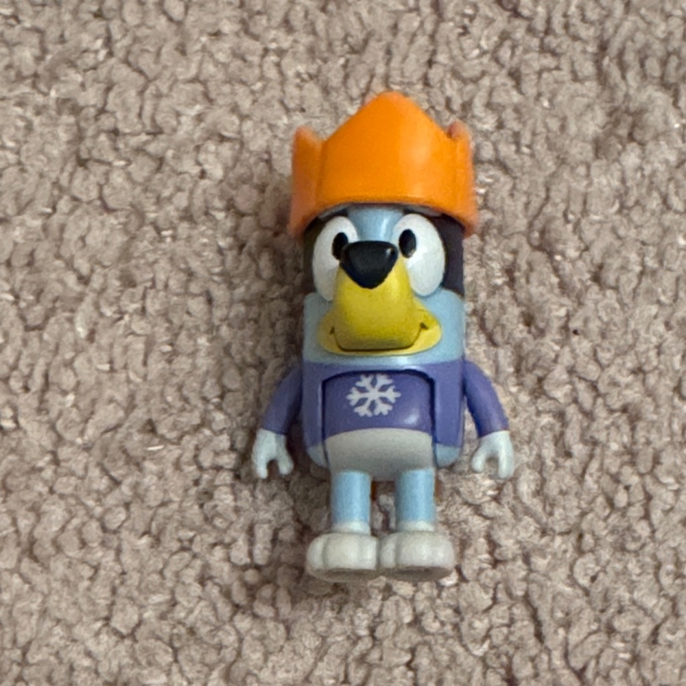 Bluey Figures with Orange Crown Hat Christmas Swim Cracker